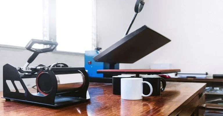 Exemplo de sublimação em caneca e têxtil